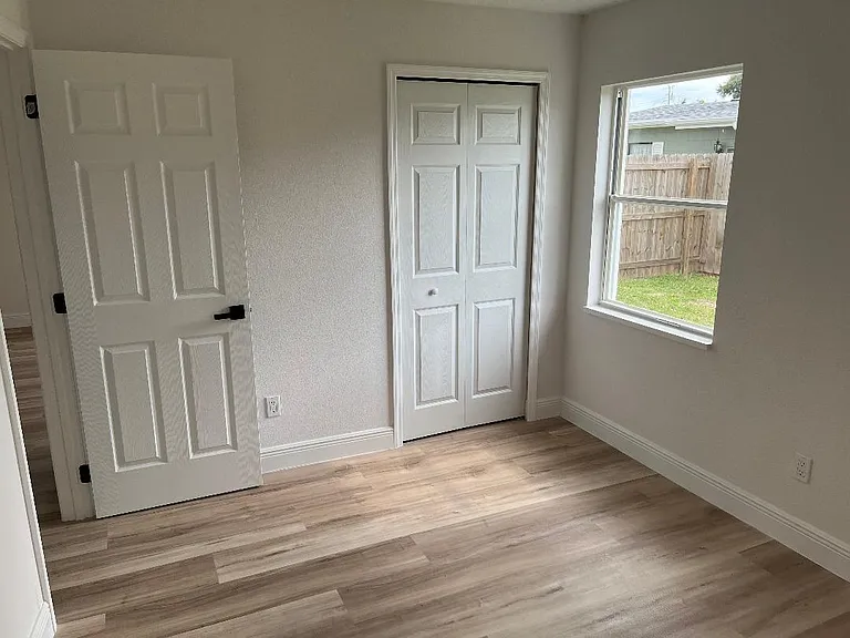 1385 S Harbor Dr — Photo 18