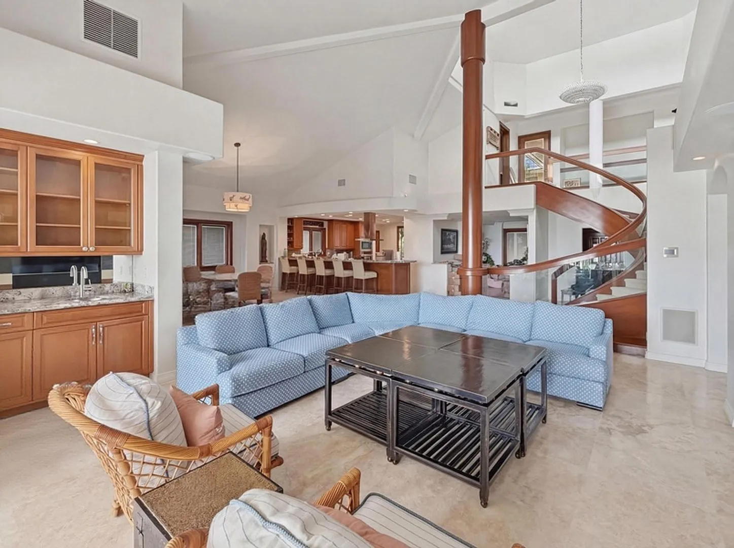 Portlock Oceanfront Estate: Luxury Beachfront Home w/ Pool & Sunset Views — Photo 4