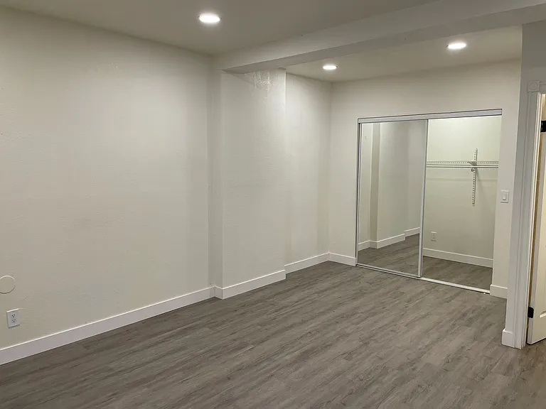Zelma Apartments — Photo 25