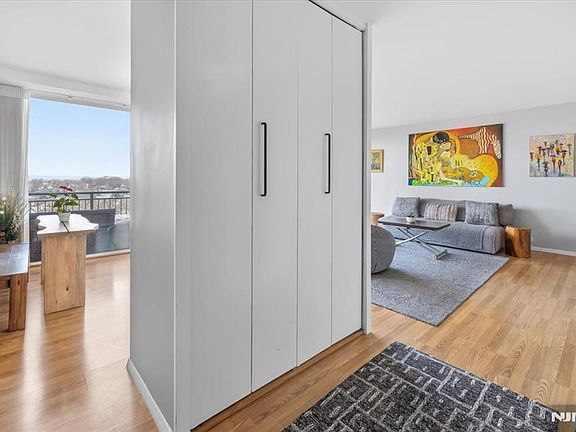 2nd image of 1 Horizon Rd APT 1209