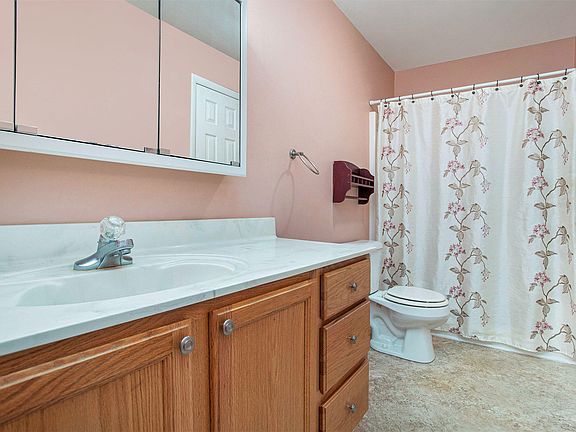 3rd image of 102 Crestwood Dr