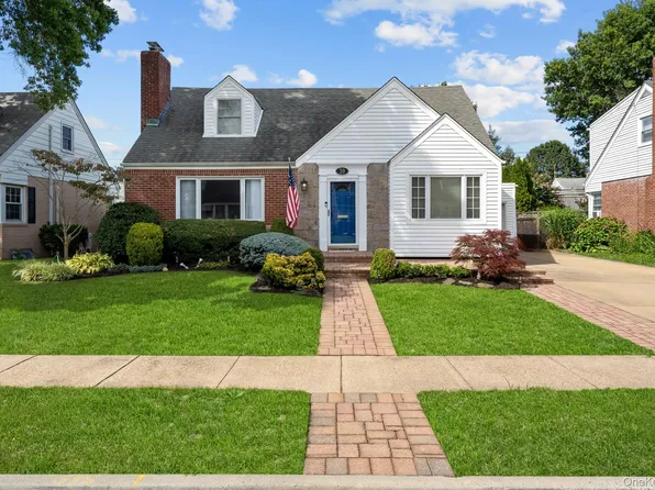 39 Gateway, Rockville Centre, NY 11570