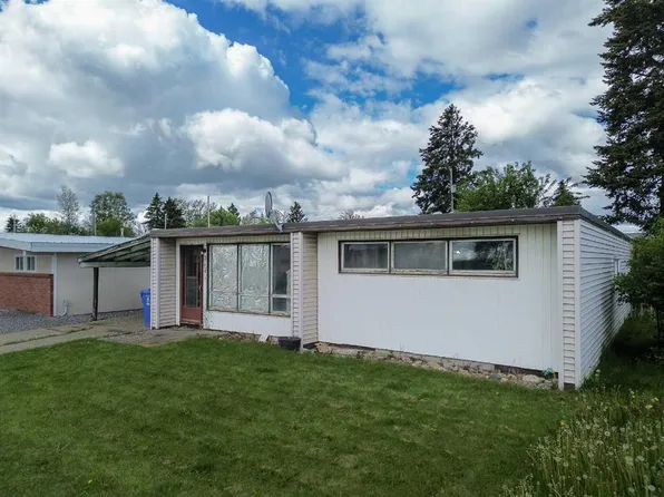 5104 E 47th St, Rocky Mountain House, AB T4T 1M4