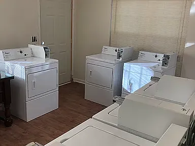 Twin Oaks Apartments — Photo 11