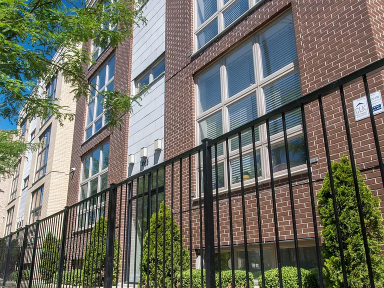 HIGHPOINT Albany Park on Montrose — Photo 7