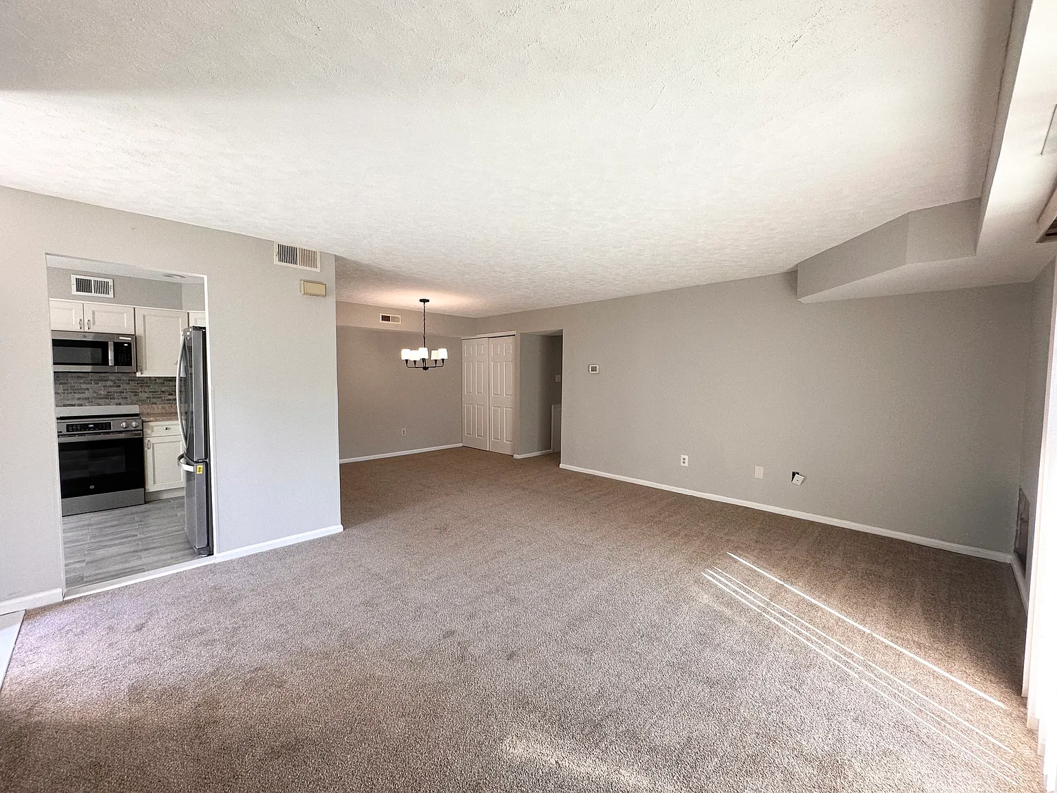 16012 Clark Ct — Photo 3
