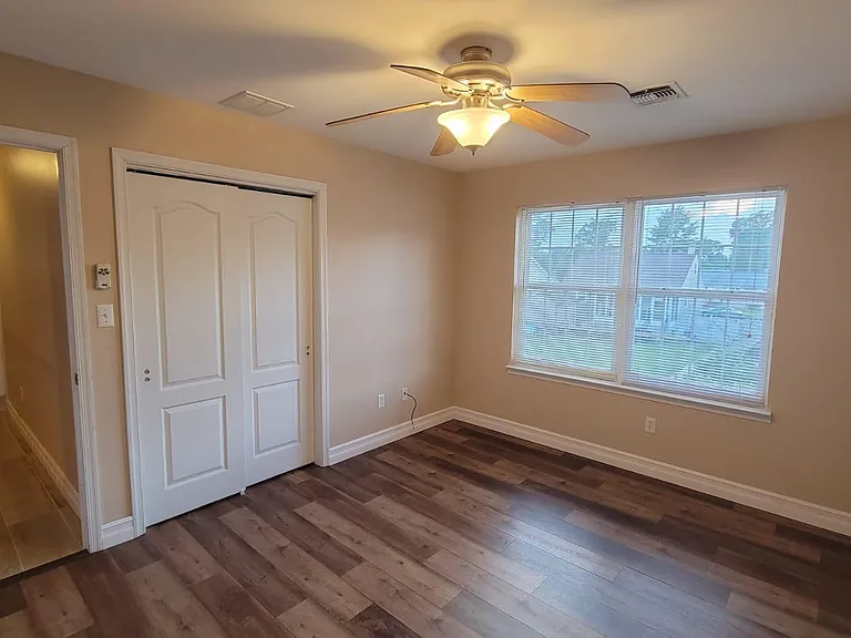 1081 Matthew St — Photo 17