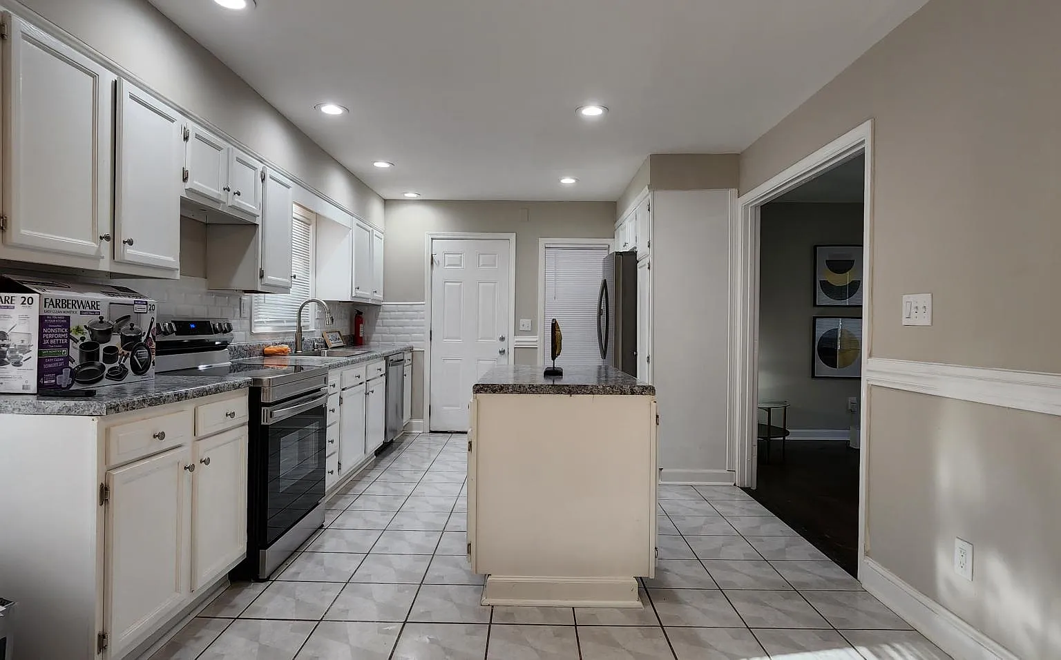 1871 Janet Ln — Photo 3