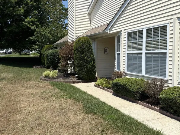 2 Wellington Lane, Lakewood, NJ 08701