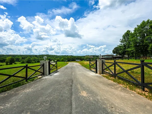 519 Reed Valley Rd, Fayetteville, AR 72704