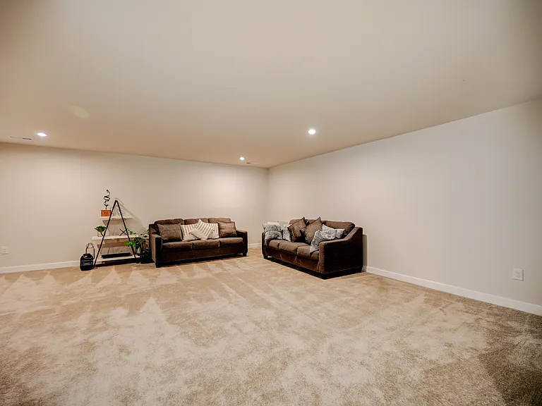 56 Pratt Ln — Photo 23