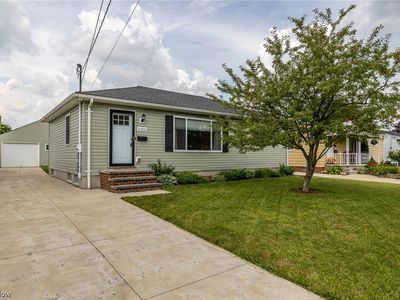 6106 Pickway Dr, BROOK PARK, OH, 44142