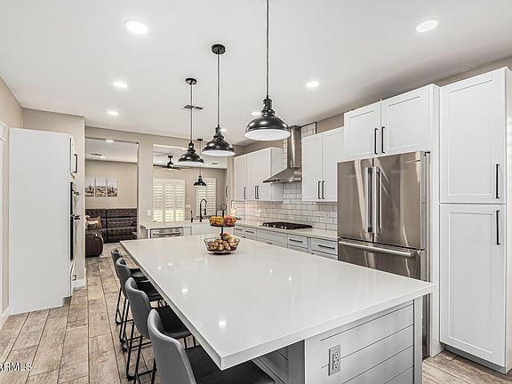 4th image of 20548 N CARMEN Avenue