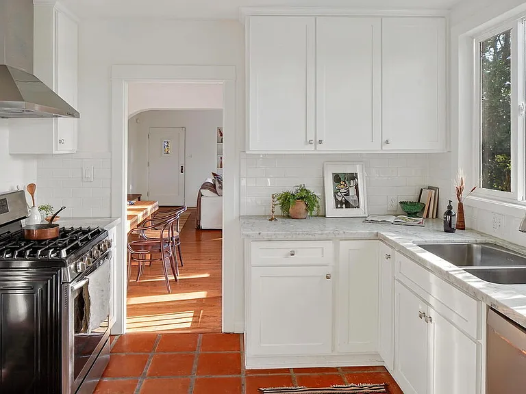 2269 Cove Ave — Photo 14