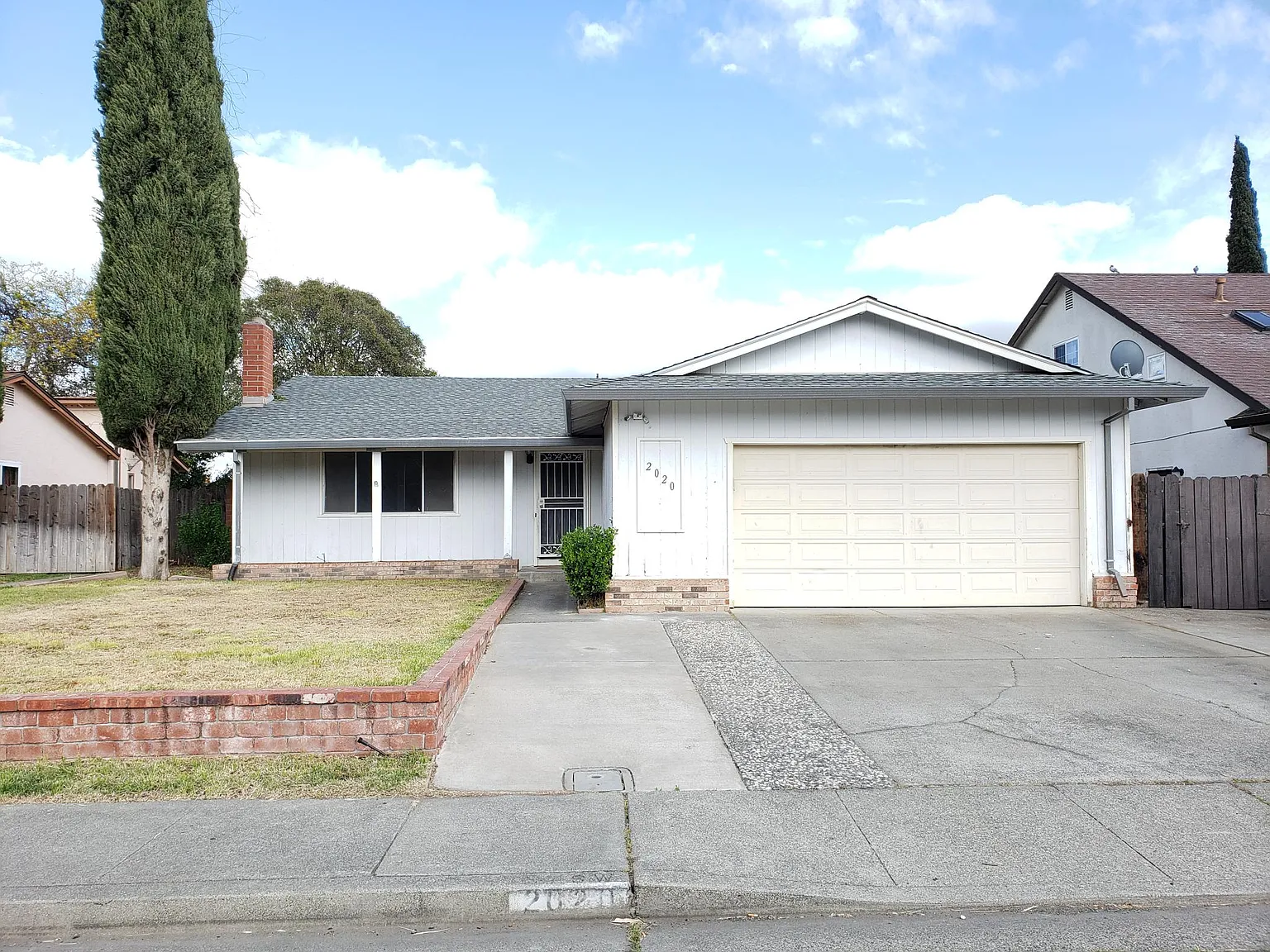 2020 Kingfisher Way photo 1