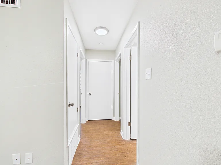 Oxford Pointe Apartments — Photo 1