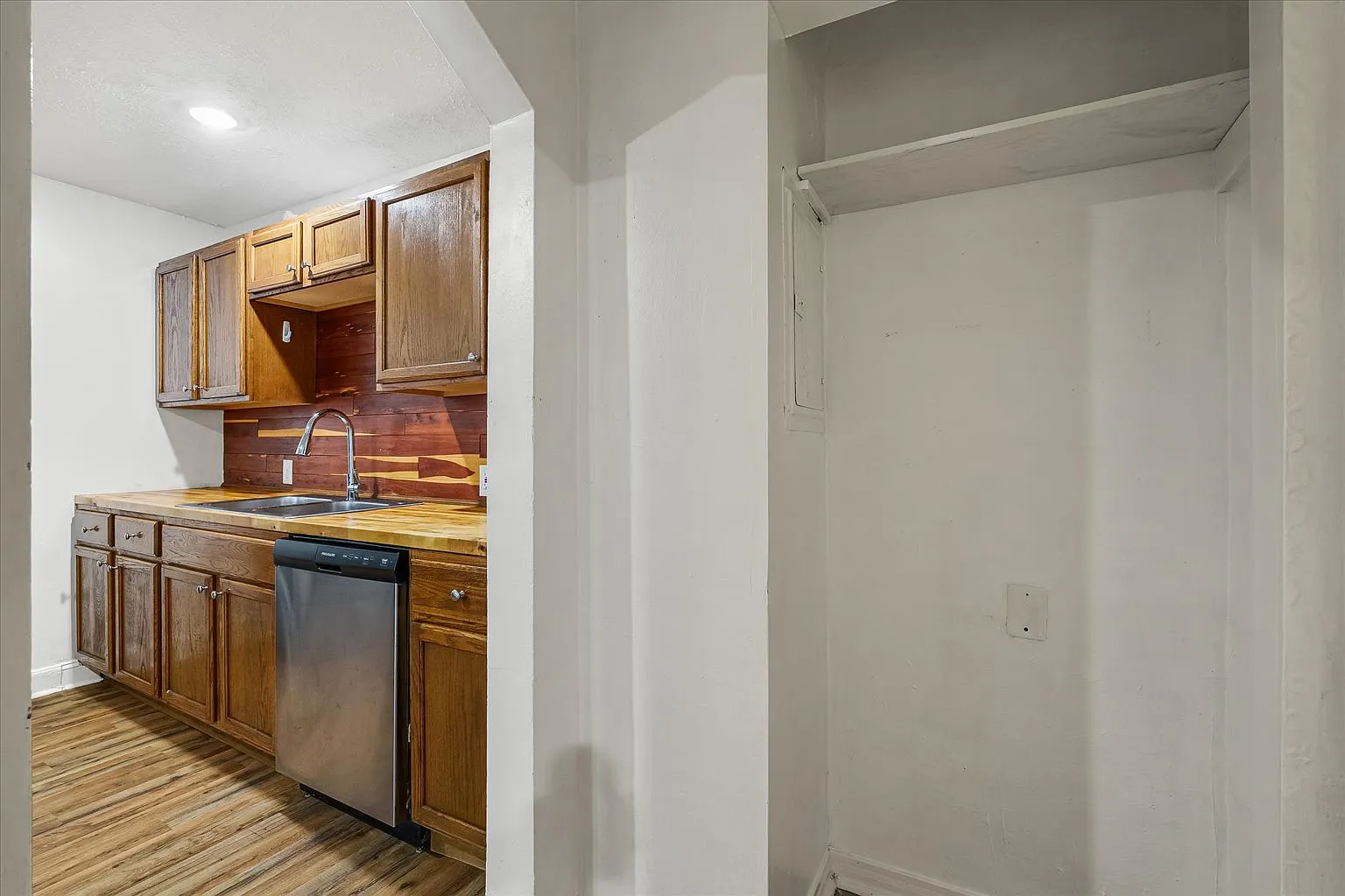 3 bed, 1030 sqft, $1,700 — Photo 2
