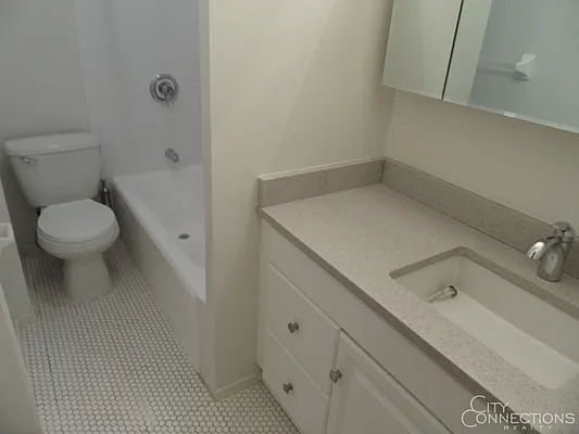 Rented by City Connections Realty | media 26