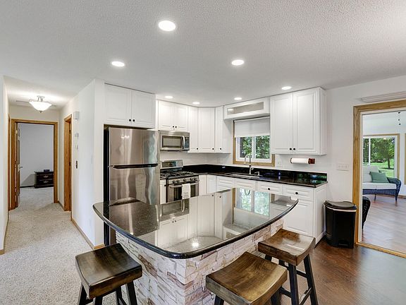 5th image of 9067 Parell Cir NE