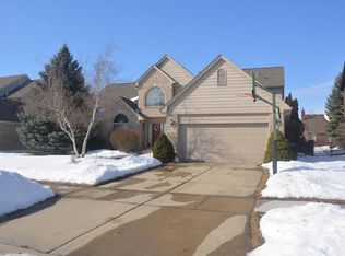 46765 Covington Dr, Macomb, MI 48044