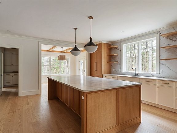 5th image of 71 Walpole St
