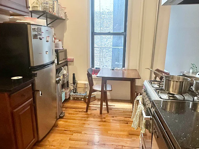 235 E 4th St #5A — Photo 4