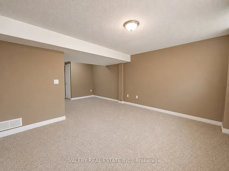 555 Grasslands Ct — Photo 8