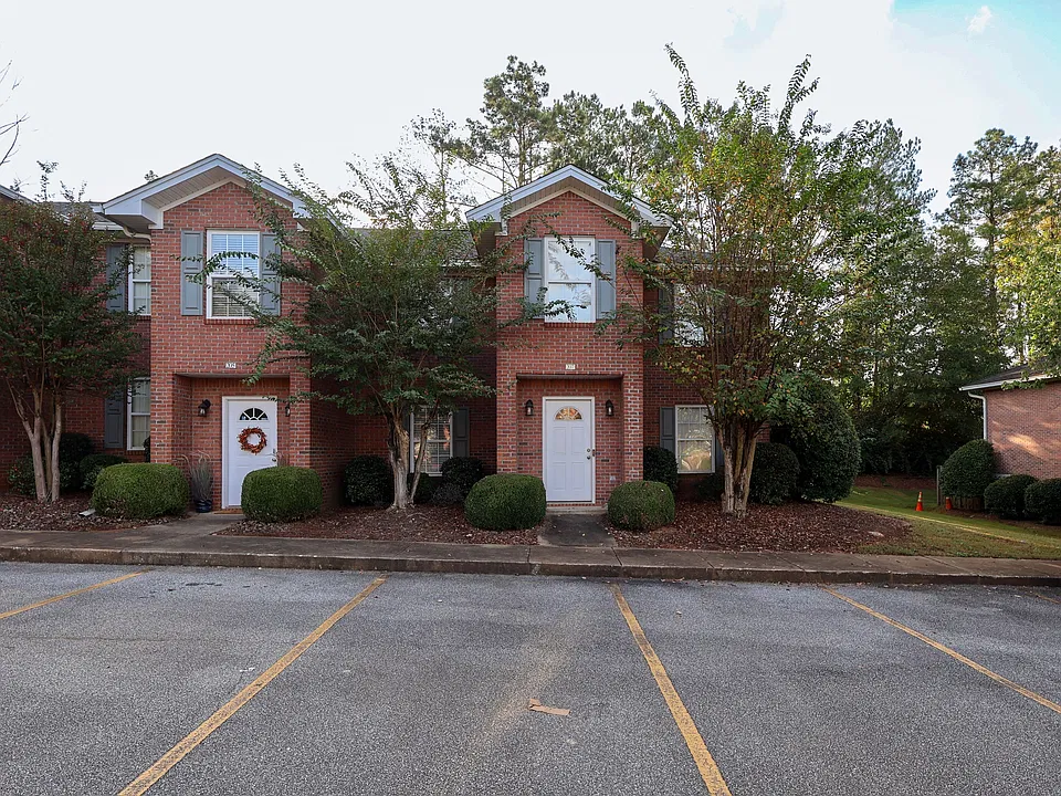 1477 N Donahue Dr #207