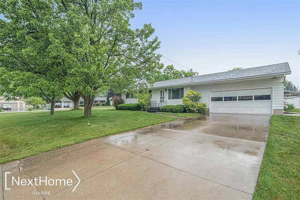 8590 Herbert St photo 1