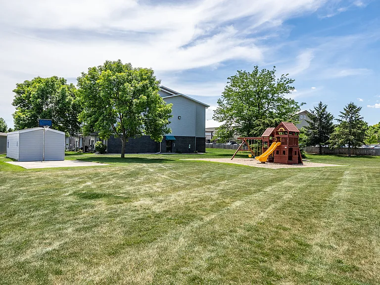 Oxbow Park Apartments — Photo 12