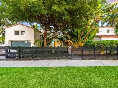 5725 N Bay Rd, Miami Beach, FL, 33140