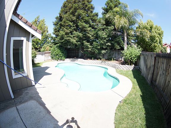 4th image of 817 Celestine Cir
