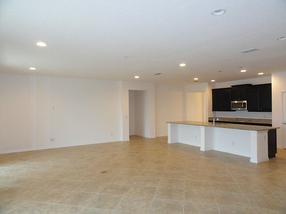 Family Room 20" Tiles 