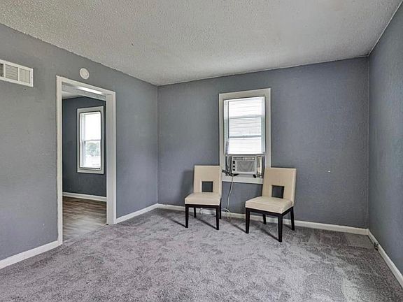 2nd image of 2204 Monroe Ave #2