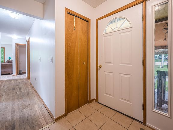 3rd image of 6655 Cedarhurst Dr