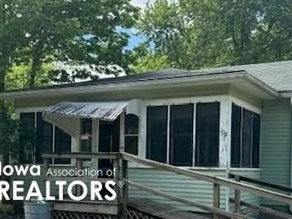 107 N 5th St, Oquawka, IL 61469