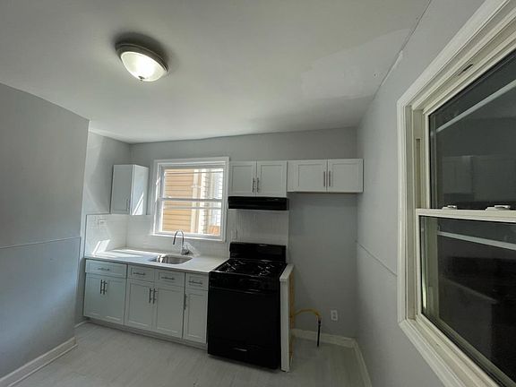 2nd image of 282 N 5th St Floor 1