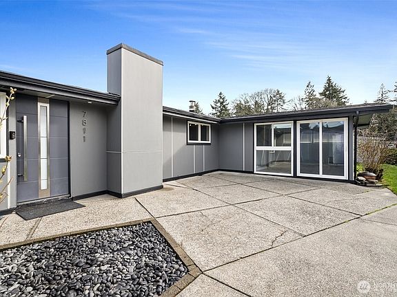 2nd image of 7811 Oakridge Drive SW
