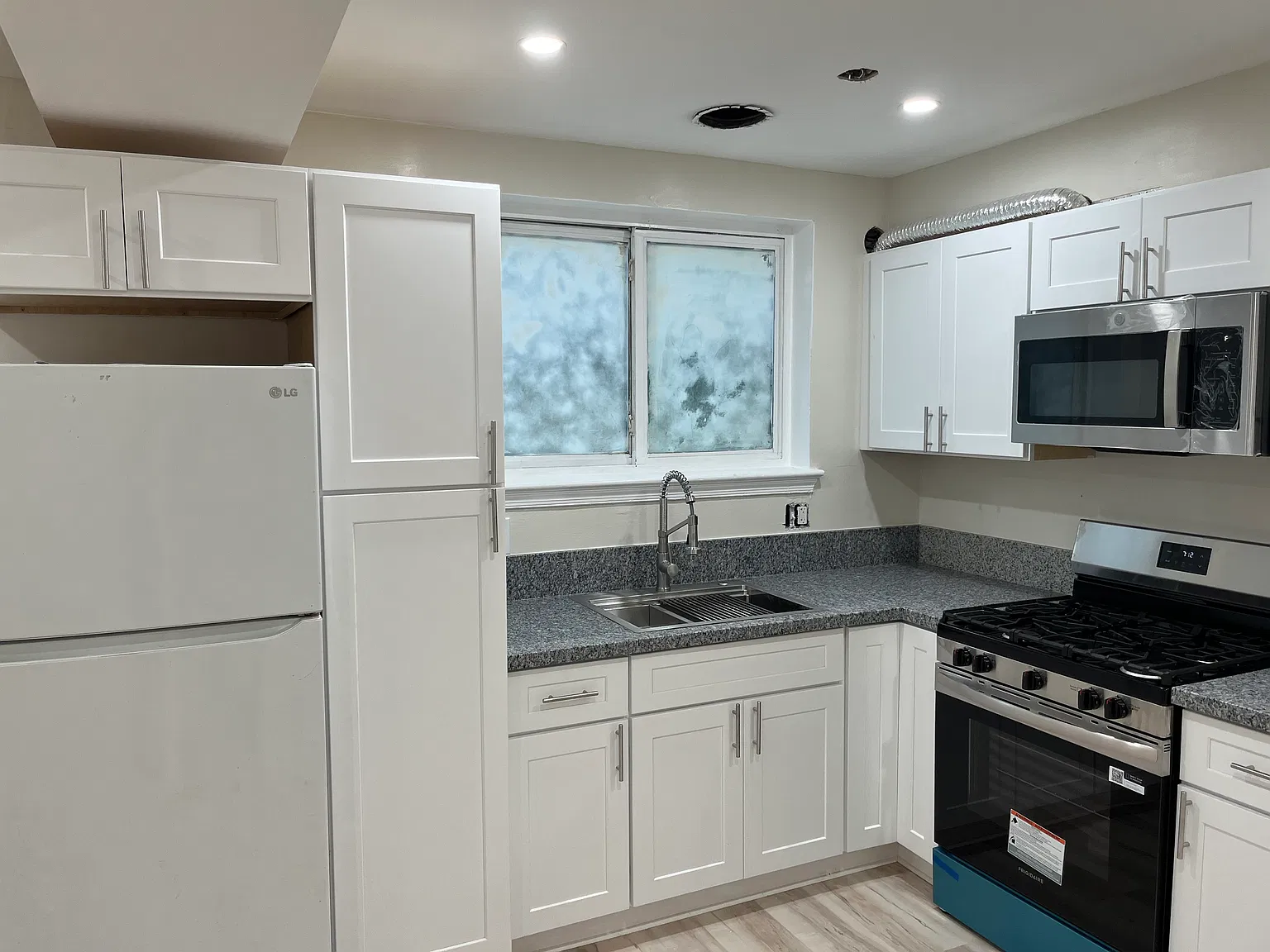 1 bed, 450 sqft, $1,300 — Photo 2