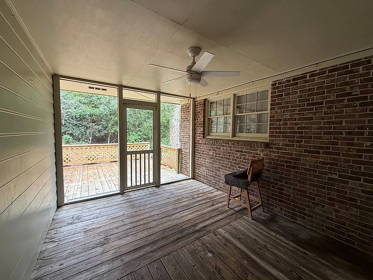 535 Godfrey Ln — Photo 4