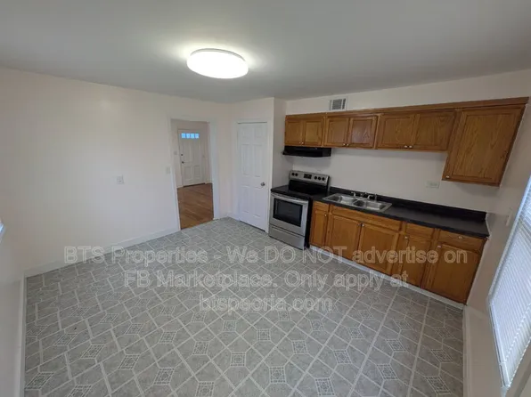 906 S Tonti Cir, Peoria, IL 61605