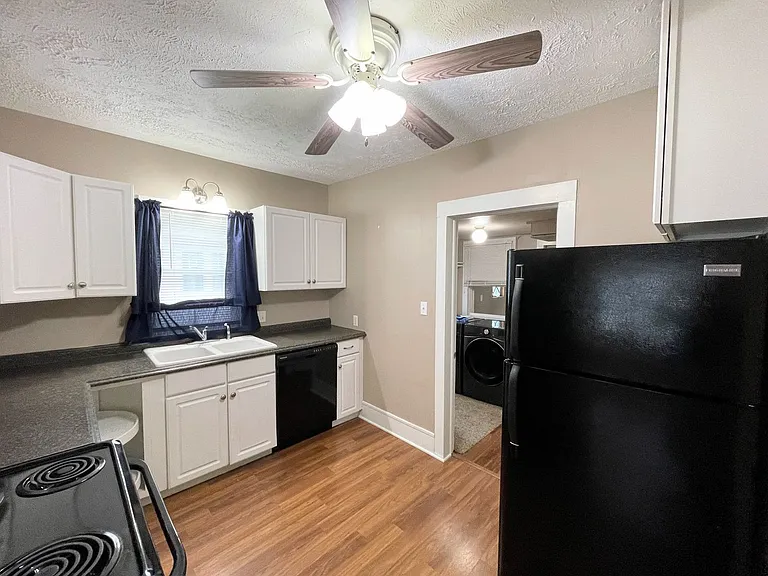 1002 N Grimes St — Photo 8