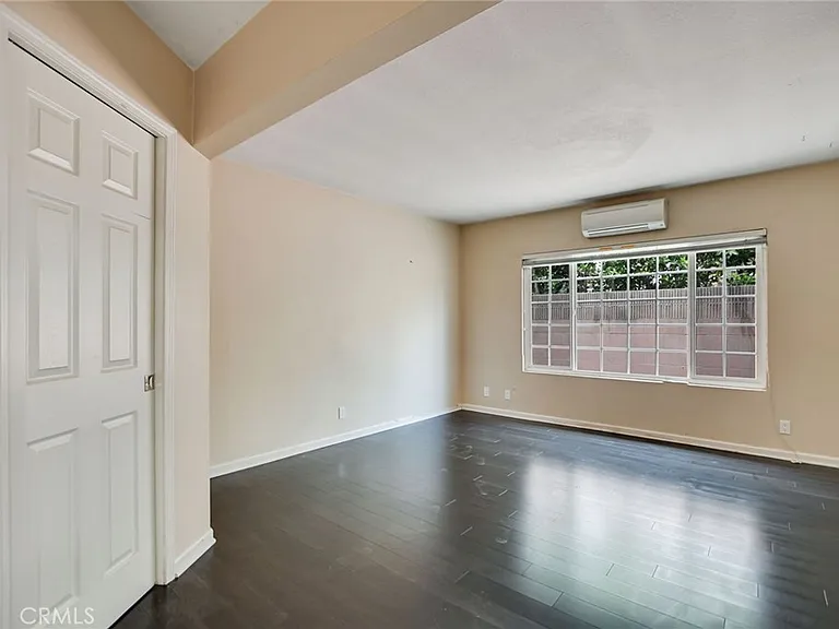 1015 E Walnut Ave — Photo 11