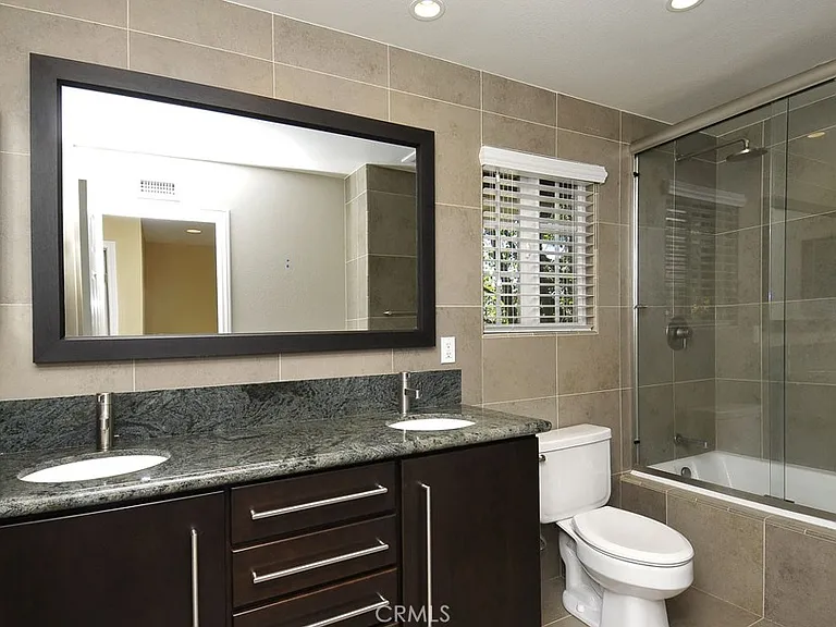 3055 E Hillcrest Dr — Photo 12