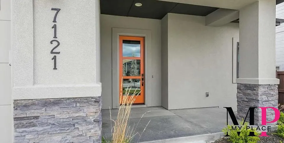 5 bed, 2.5 bath, 2778 sqft, $3,895 — Photo 2