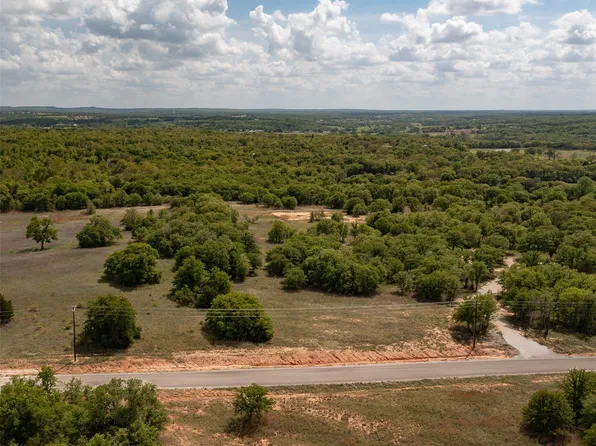 8 Red Oak Hills Rd, Nocona, TX 76255