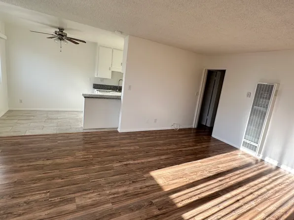 5200 W Wooley Rd #4, Oxnard, CA 93035