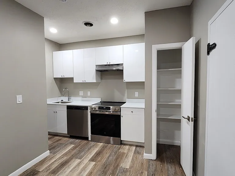 40 Evergreen St #14 — Photo 2