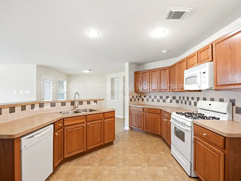 526 Remington Lodge Ct — Photo 20