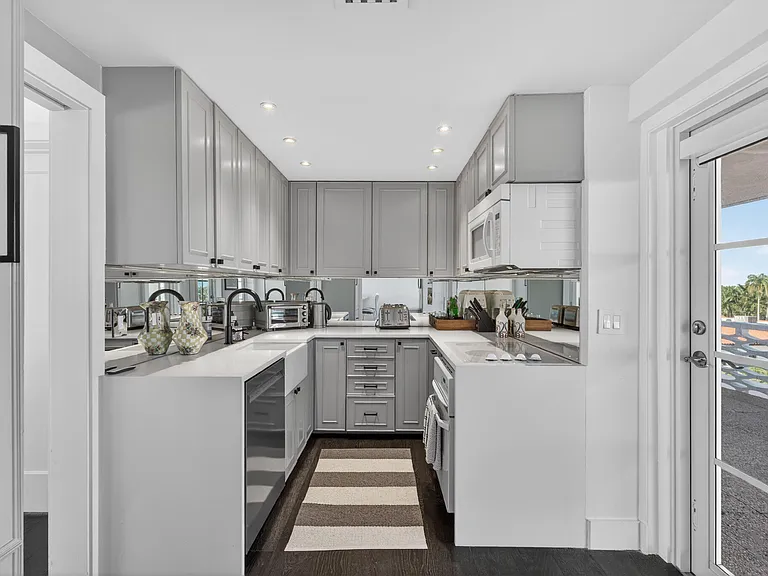 315 S Lake Dr #Penthouse D-33480 — Photo 13
